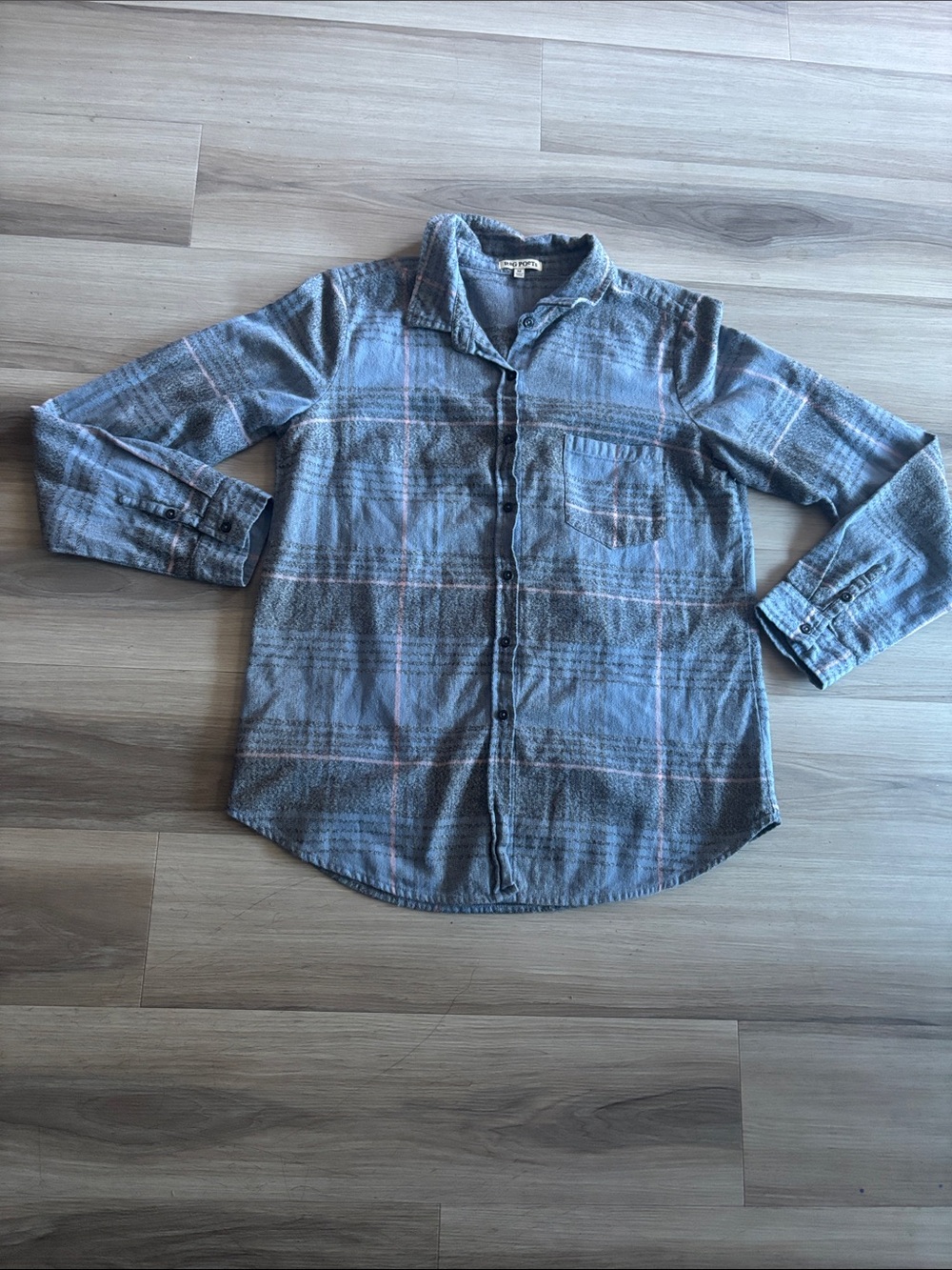 Classic Gray Plaid Long-Sleeve Button-Up Shirt